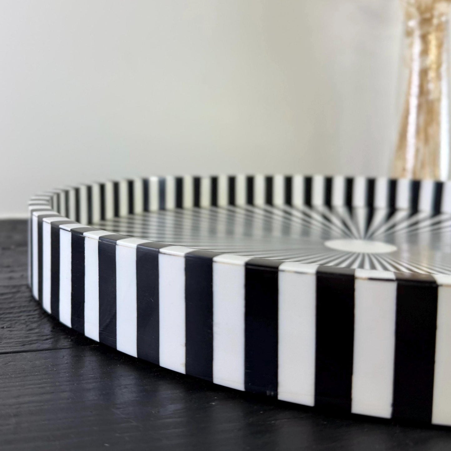 Modern Black and White Optical Illusion Round Tray
