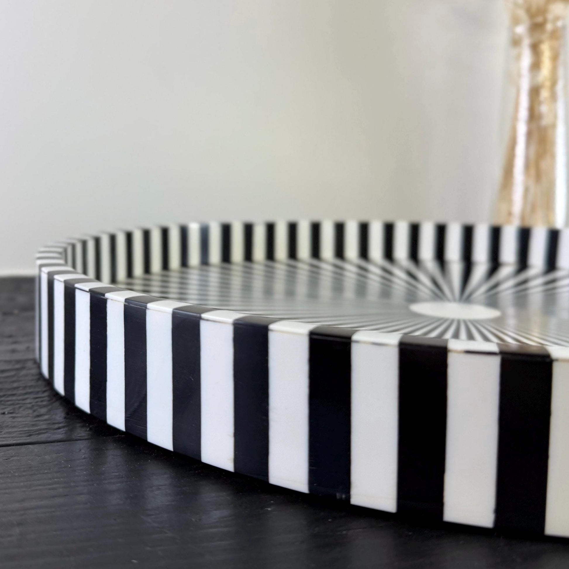 Modern Black and White Optical Illusion Round Tray