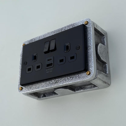 Matt Black Double Switched Solid Cast Metal Conduit 2-Gang Socket + 2 Outlet Type A & C USB Charger