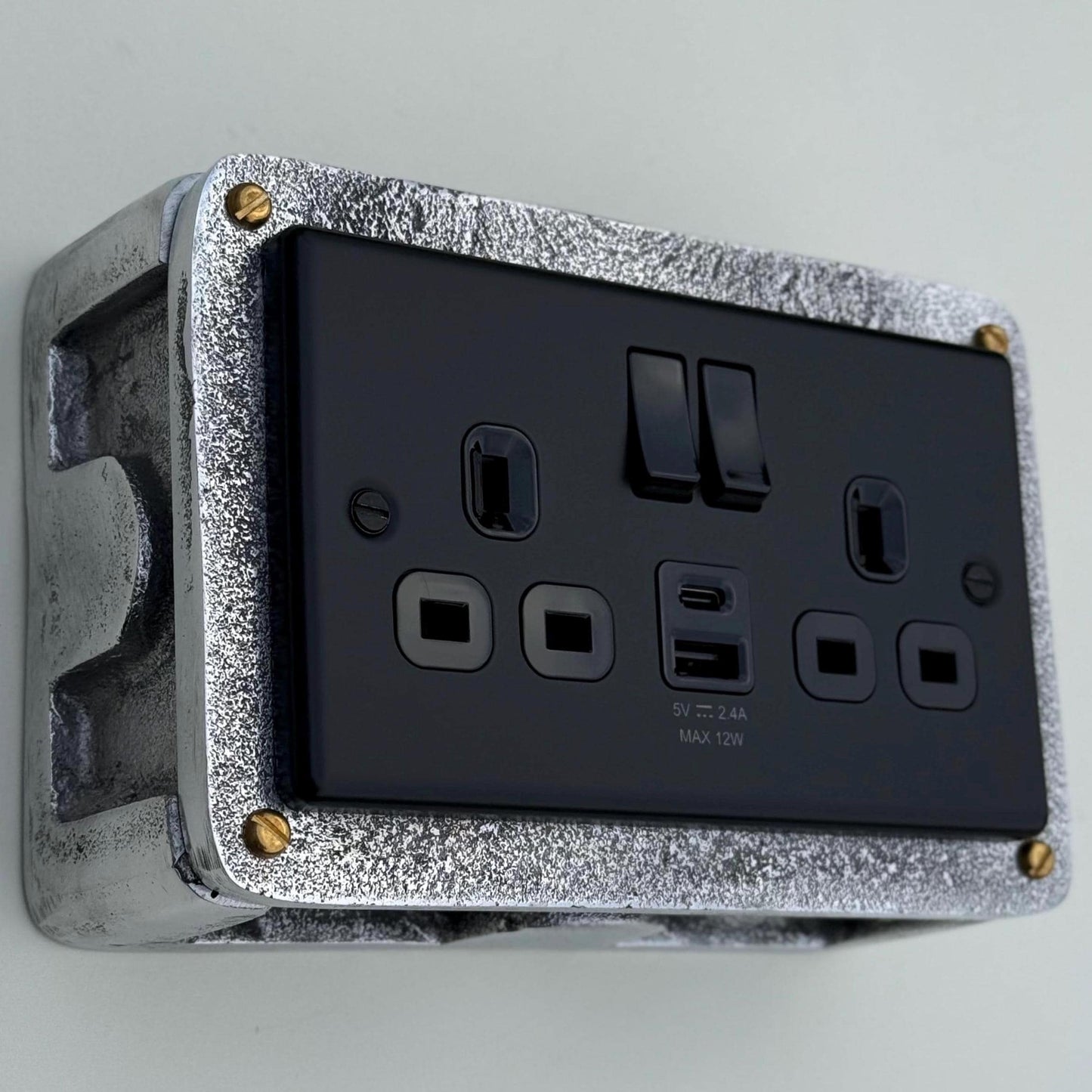 Matt Black Double Switched Solid Cast Metal Conduit 2-Gang Socket + 2 Outlet Type A & C USB Charger