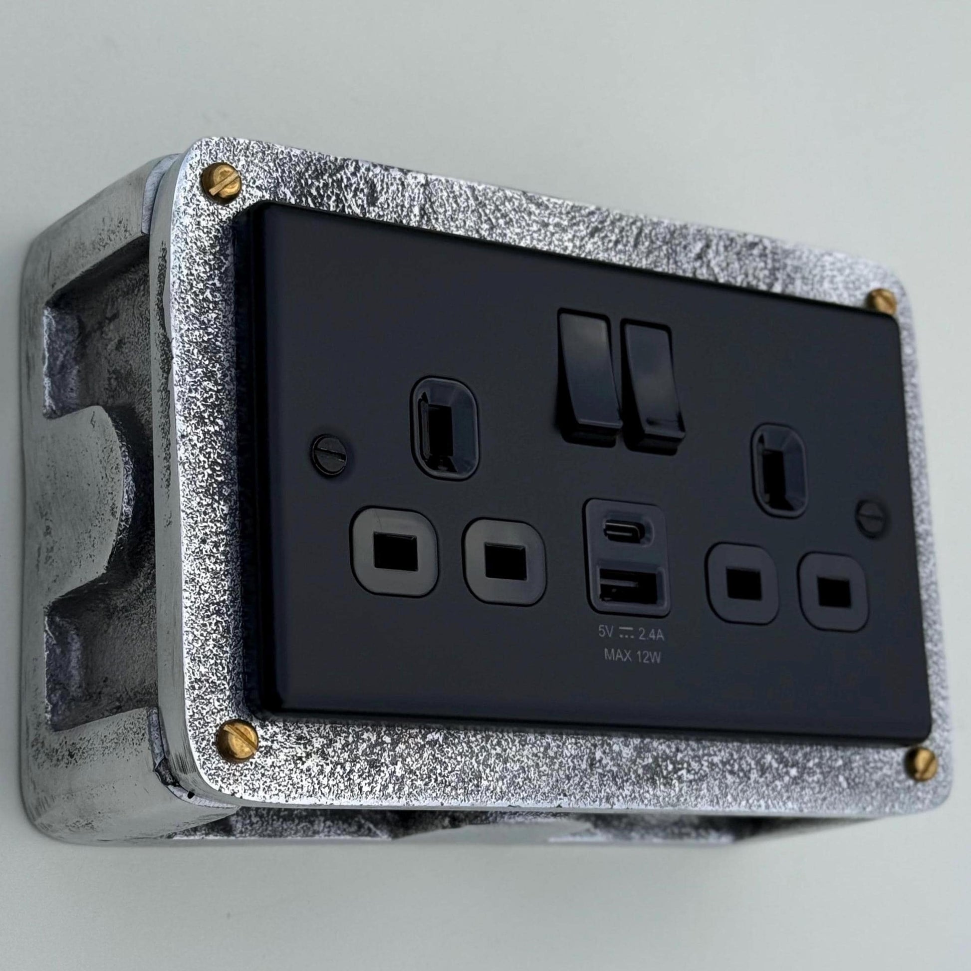 Matt Black Double Switched Solid Cast Metal Conduit 2-Gang Socket + 2 Outlet Type A & C USB Charger