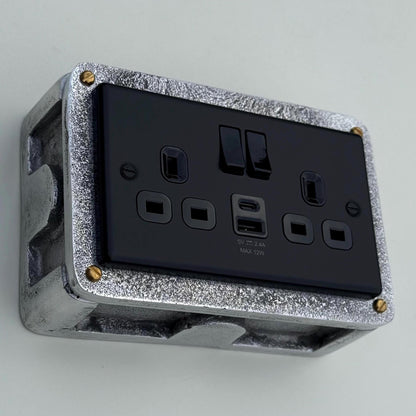 Matt Black Double Switched Solid Cast Metal Conduit 2-Gang Socket + 2 Outlet Type A & C USB Charger