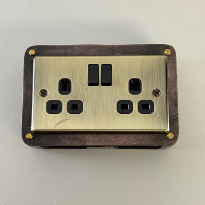 Antique Brass Double Switched Antique Copper Solid Cast Metal Conduit 2-Gang Socket + 2 Outlet Type A & C USB Charger