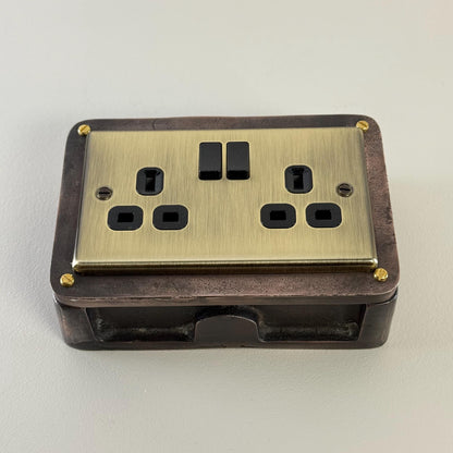 Antique Brass Double Switched Antique Copper Solid Cast Metal Conduit 2-Gang Socket + 2 Outlet Type A & C USB Charger