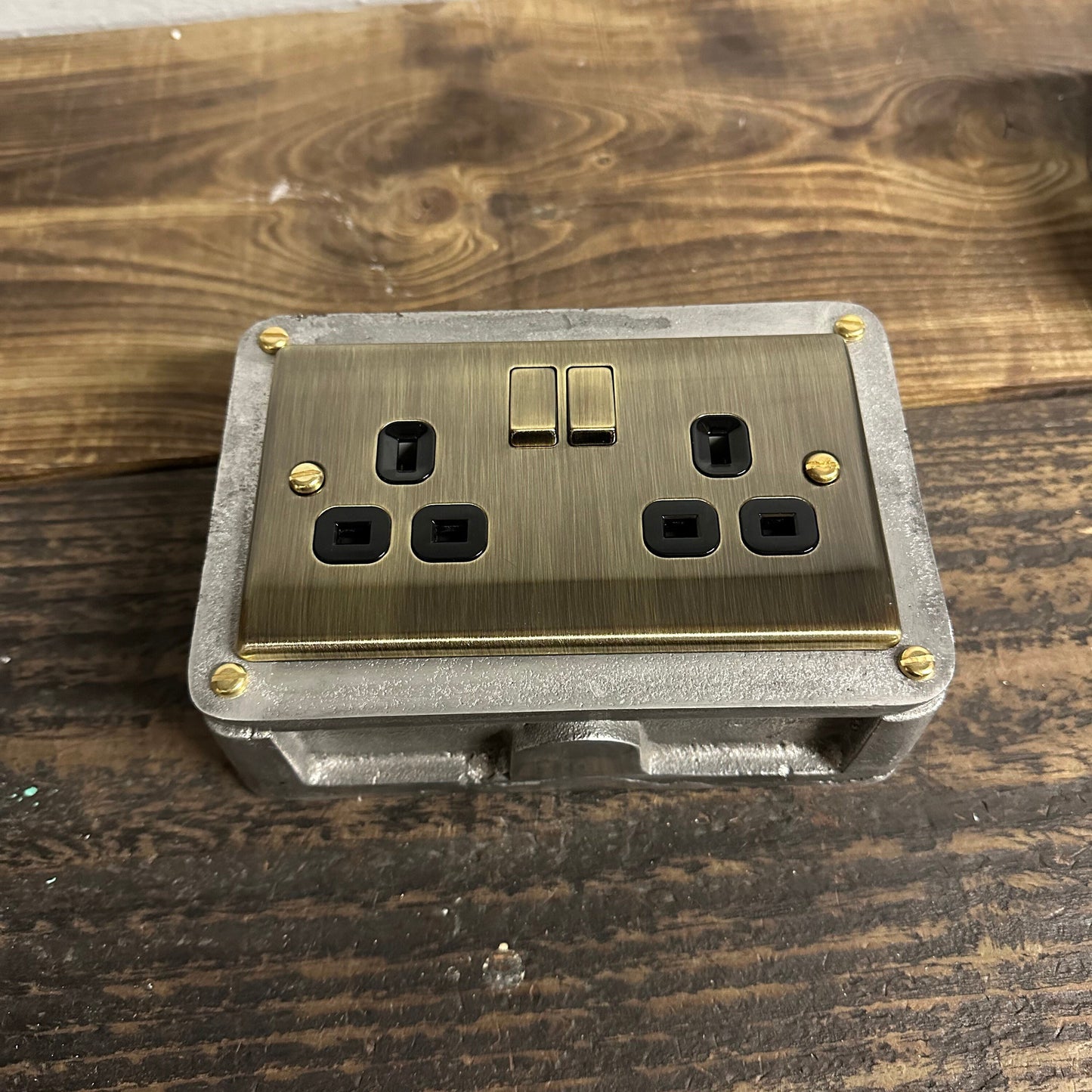 Antique Brass Double Switched 13A Power Socket 230V 13A 2 Gang 2G Solid Cast Metal Conduit Switch Industrial - BS EN Approved