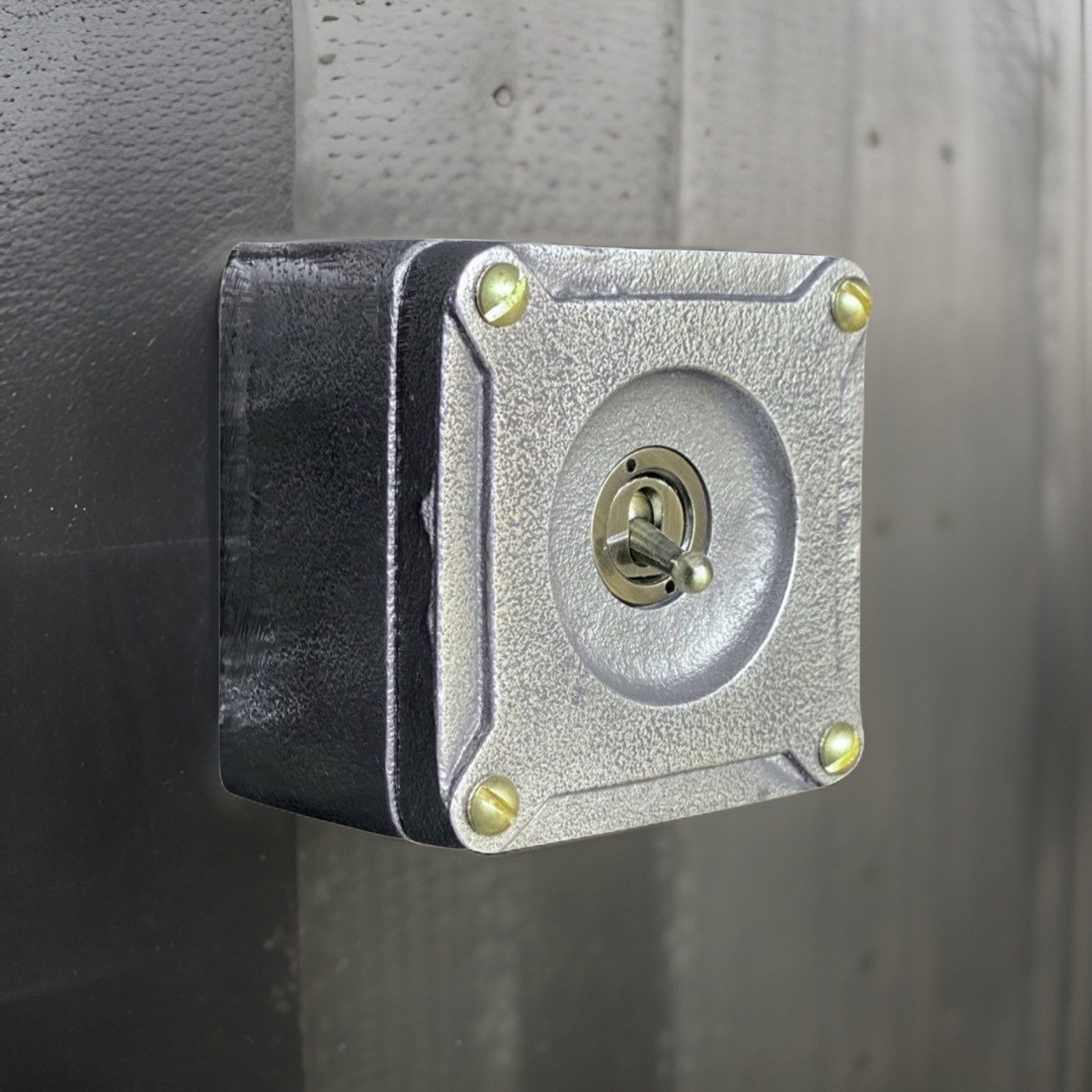 Single Gang 2 Way Conduit Surface Mounting Light Switch Solid Cast Metal Industrial ~ BS EN Approved Vintage Britmac Style