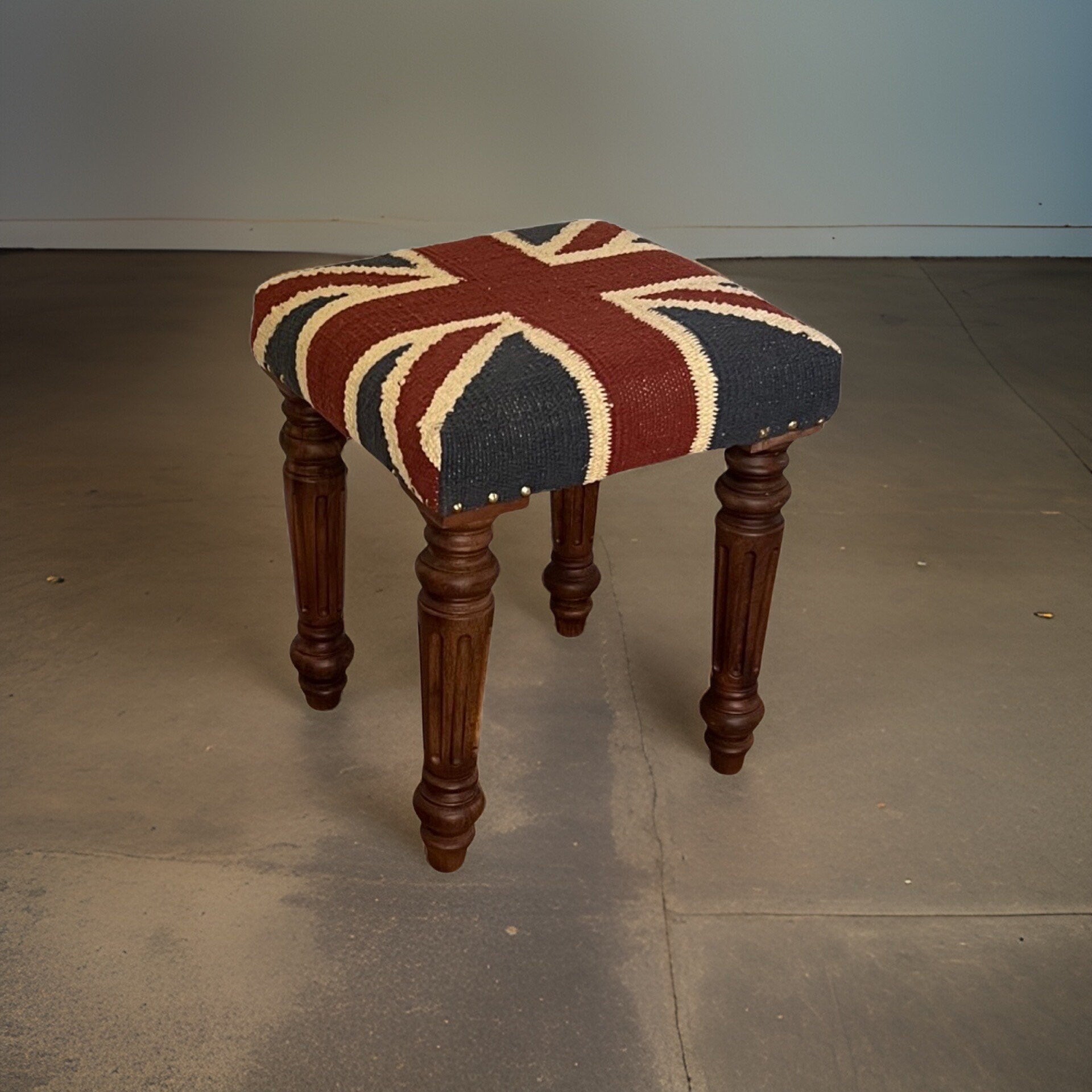Maxlume ~ Union Jack Flag Bench | Great Britain | Pouf Solid Base | Vintage Style | Floor Standing | Man Cave Stool Jubilee