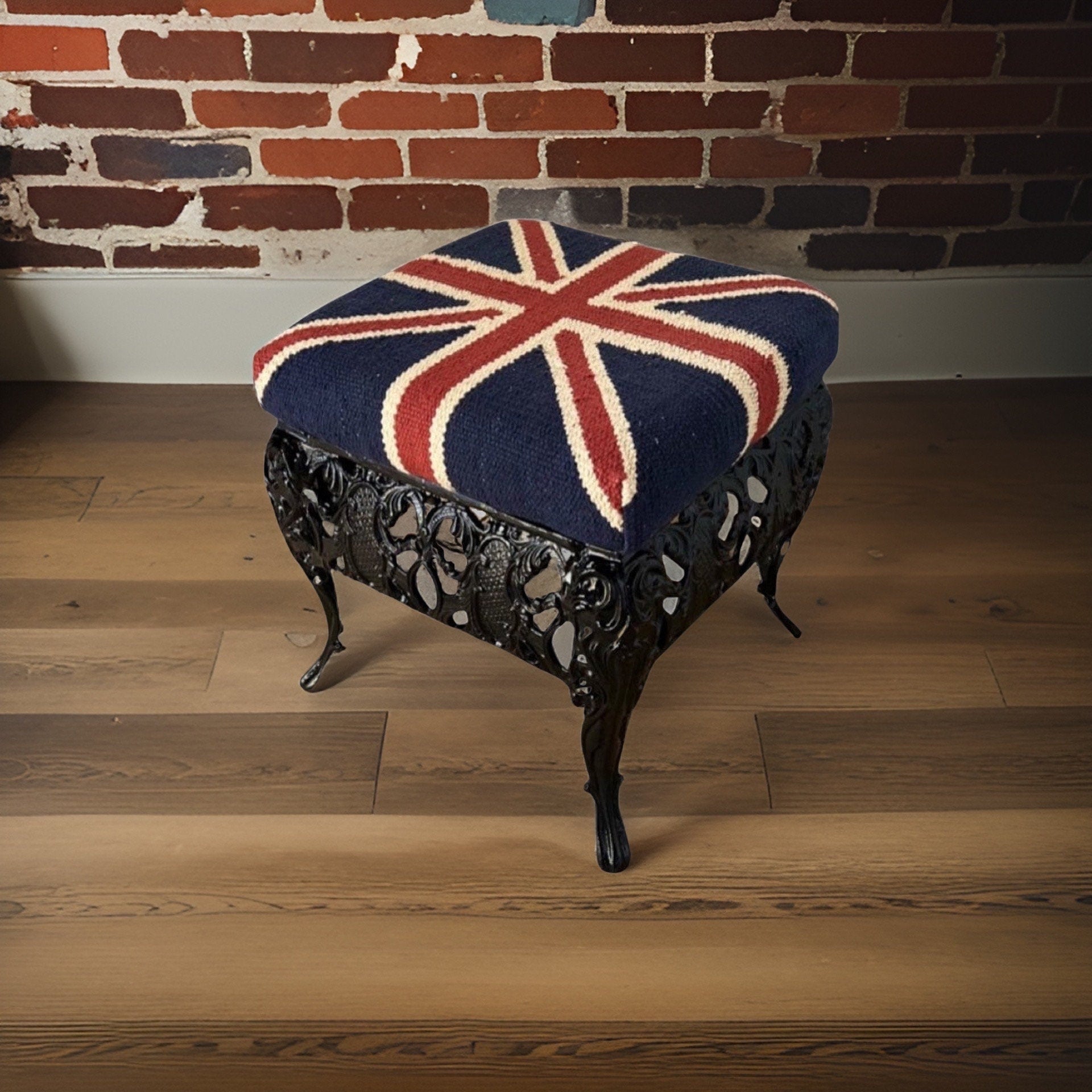 Maxlume ~ Union Jack Flag Bench | Great Britain | Pouf Solid Base | Vintage Style | Floor Standing | Man Cave Stool