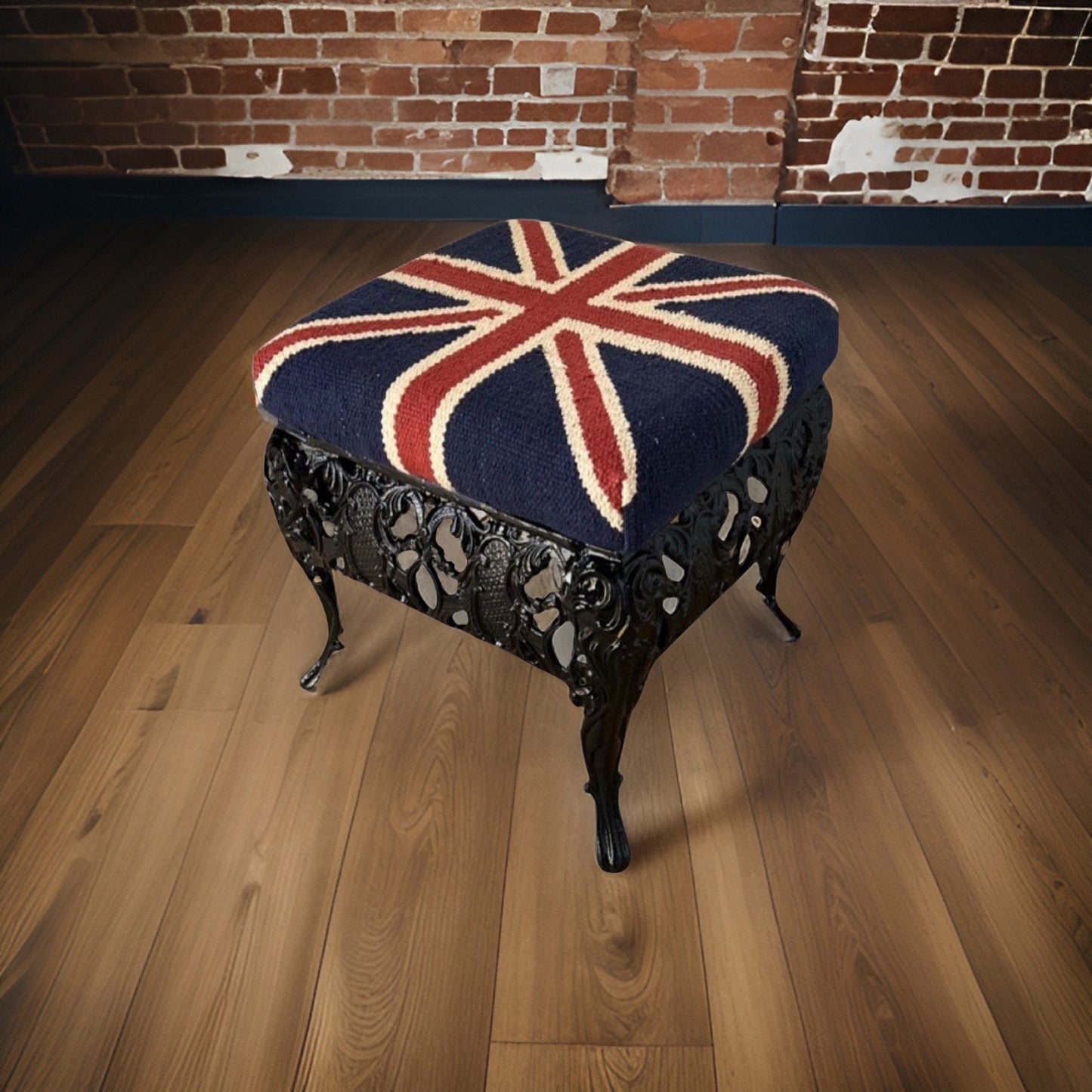 Maxlume ~ Union Jack Flag Bench | Great Britain | Pouf Solid Base | Vintage Style | Floor Standing | Man Cave Stool