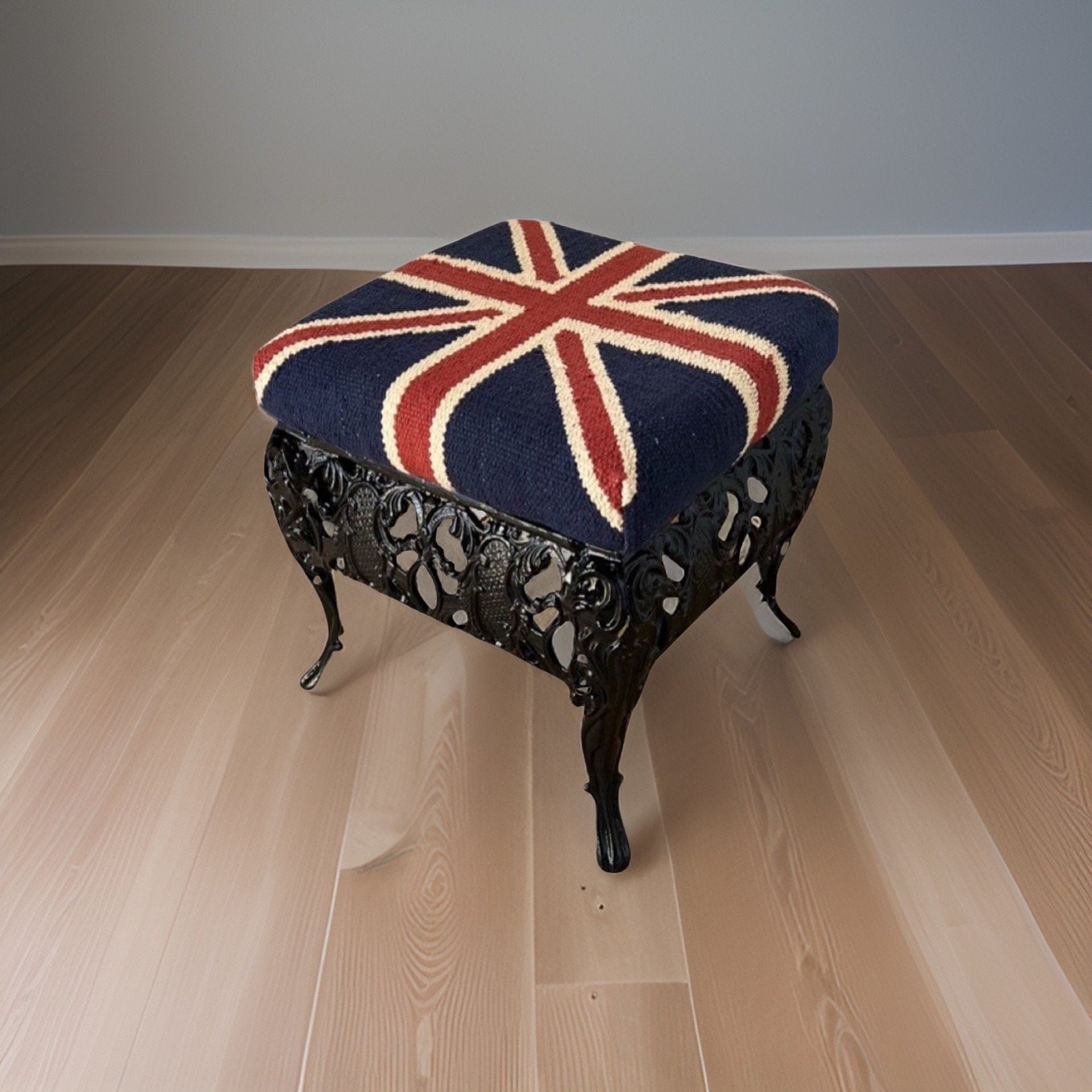 Maxlume ~ Union Jack Flag Bench | Great Britain | Pouf Solid Base | Vintage Style | Floor Standing | Man Cave Stool
