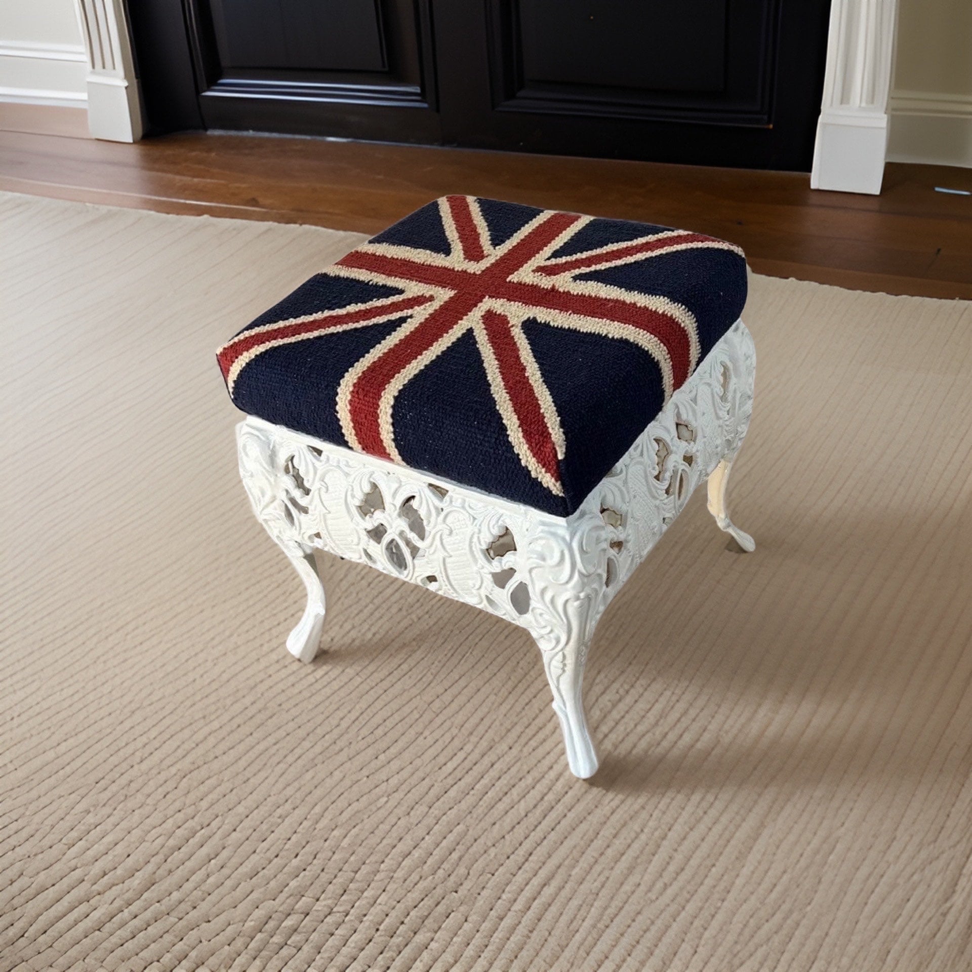 Maxlume ~ Union Jack Flag Bench | Great Britain | Pouf Solid Base | Vintage Style | Floor Standing | Man Cave Stool